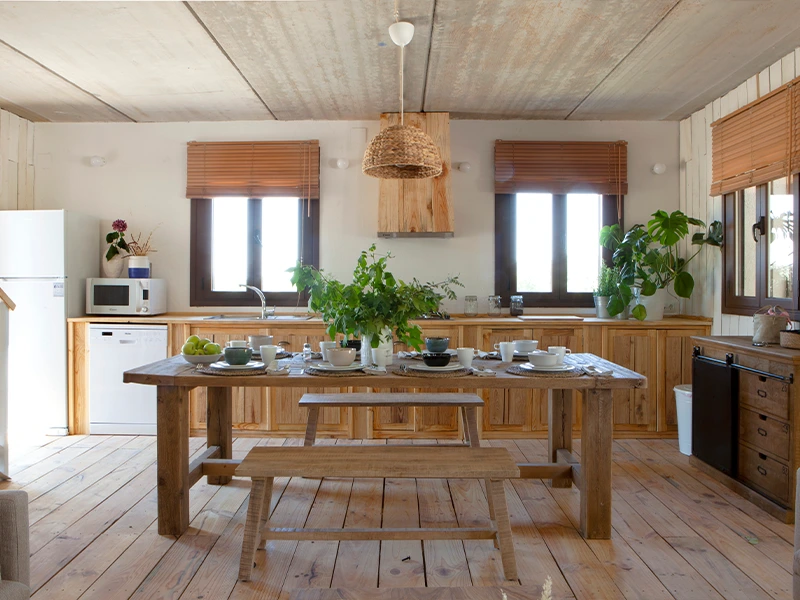 Amplia cocina con comedor